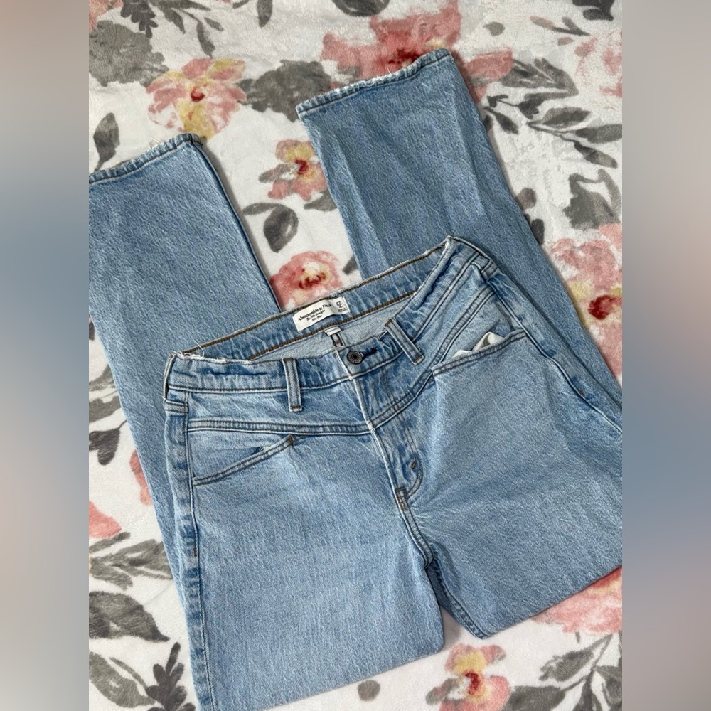 Abercrombie & Fitch Light Wash Straight Leg Jeans